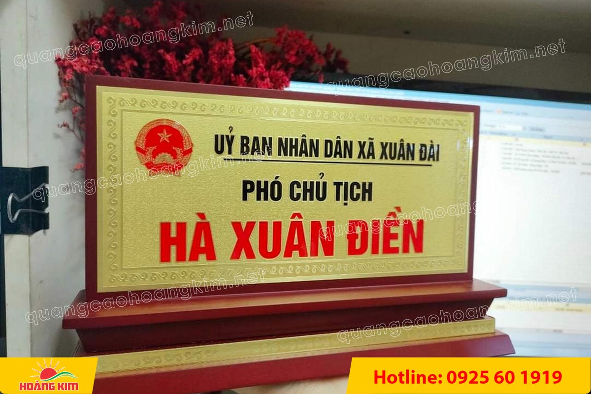 bien chuc danh mat dong de go tam cap dep 329 - BIỂN CHỨC DANH MẶT ĐỒNG ĐẾ GỖ TAM CẤP &ndash; D&Ograve;NG CAO CẤP CHO L&Atilde;NH ĐẠO