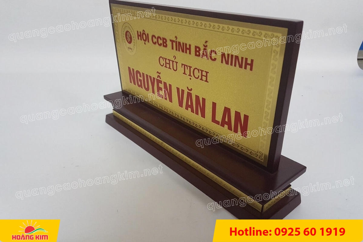 bien chuc danh mat dong de go tam cap dep 35 - BIỂN CHỨC DANH MẶT ĐỒNG ĐẾ GỖ TAM CẤP &ndash; D&Ograve;NG CAO CẤP CHO L&Atilde;NH ĐẠO