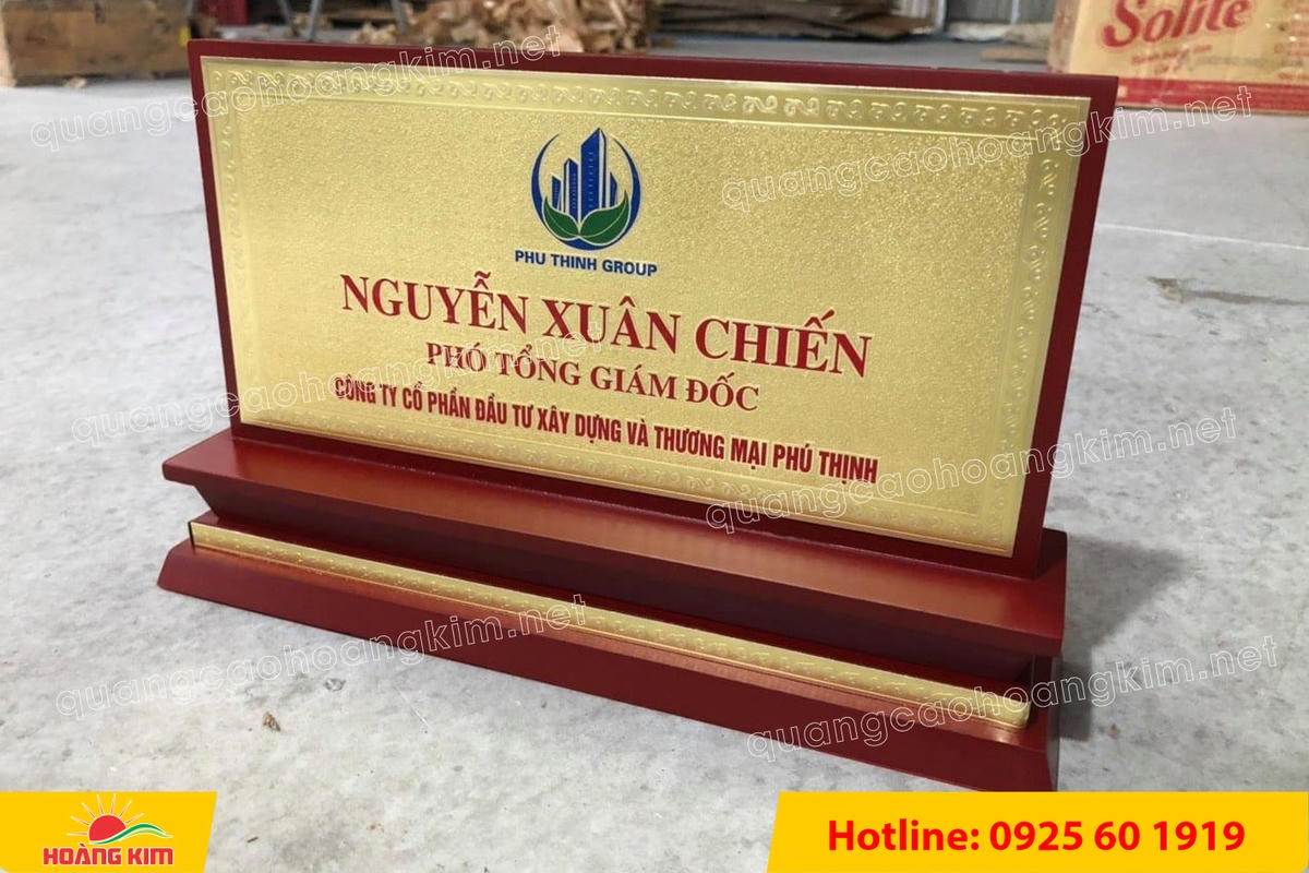 bien chuc danh mat dong de go tam cap dep 36 - BIỂN CHỨC DANH MẶT ĐỒNG ĐẾ GỖ TAM CẤP &ndash; D&Ograve;NG CAO CẤP CHO L&Atilde;NH ĐẠO