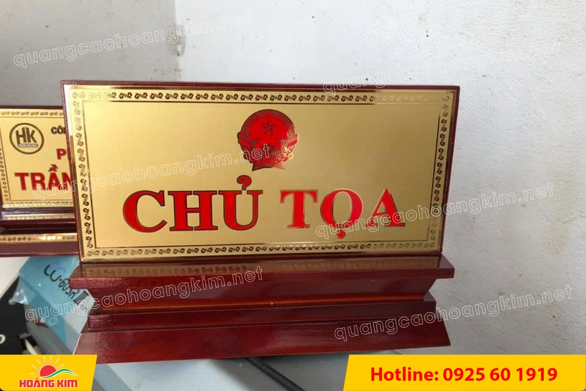 bien chuc danh mat dong de go tam cap dep 40 - BIỂN CHỨC DANH MẶT ĐỒNG ĐẾ GỖ TAM CẤP &ndash; D&Ograve;NG CAO CẤP CHO L&Atilde;NH ĐẠO