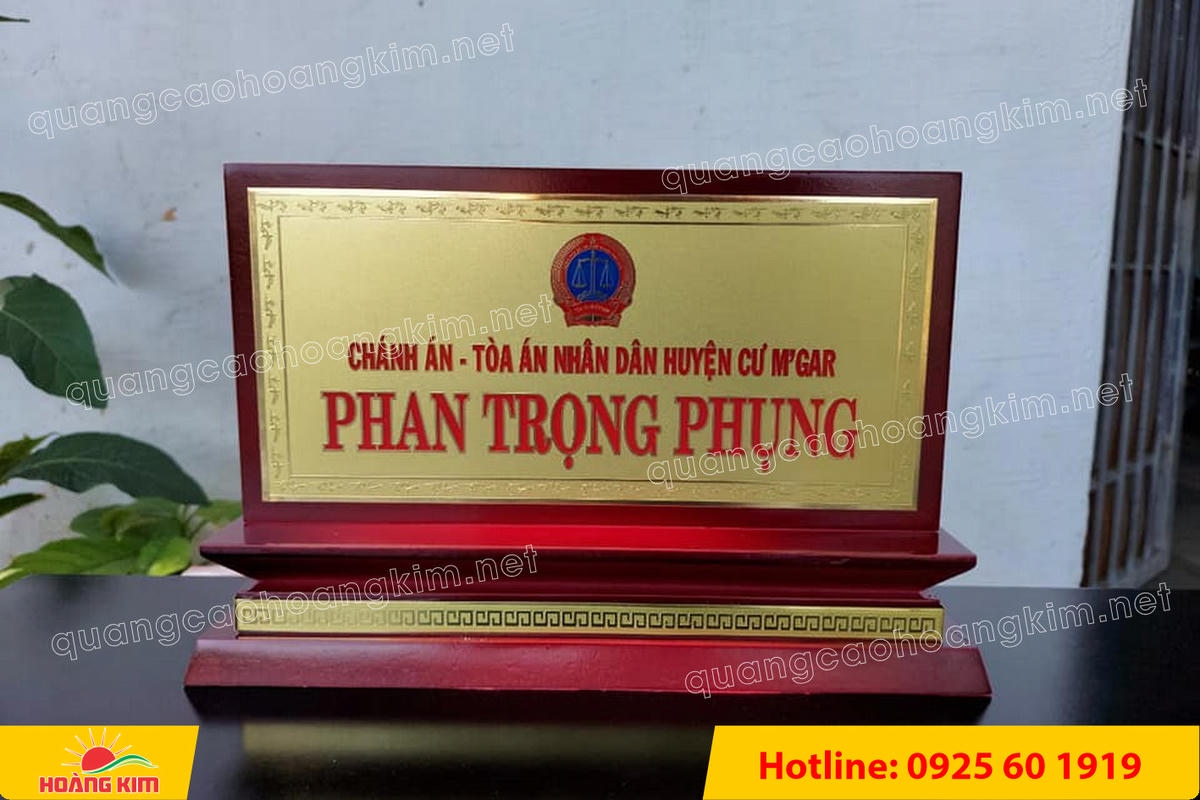 bien chuc danh mat dong de go tam cap dep 41 - BIỂN CHỨC DANH MẶT ĐỒNG ĐẾ GỖ TAM CẤP &ndash; D&Ograve;NG CAO CẤP CHO L&Atilde;NH ĐẠO