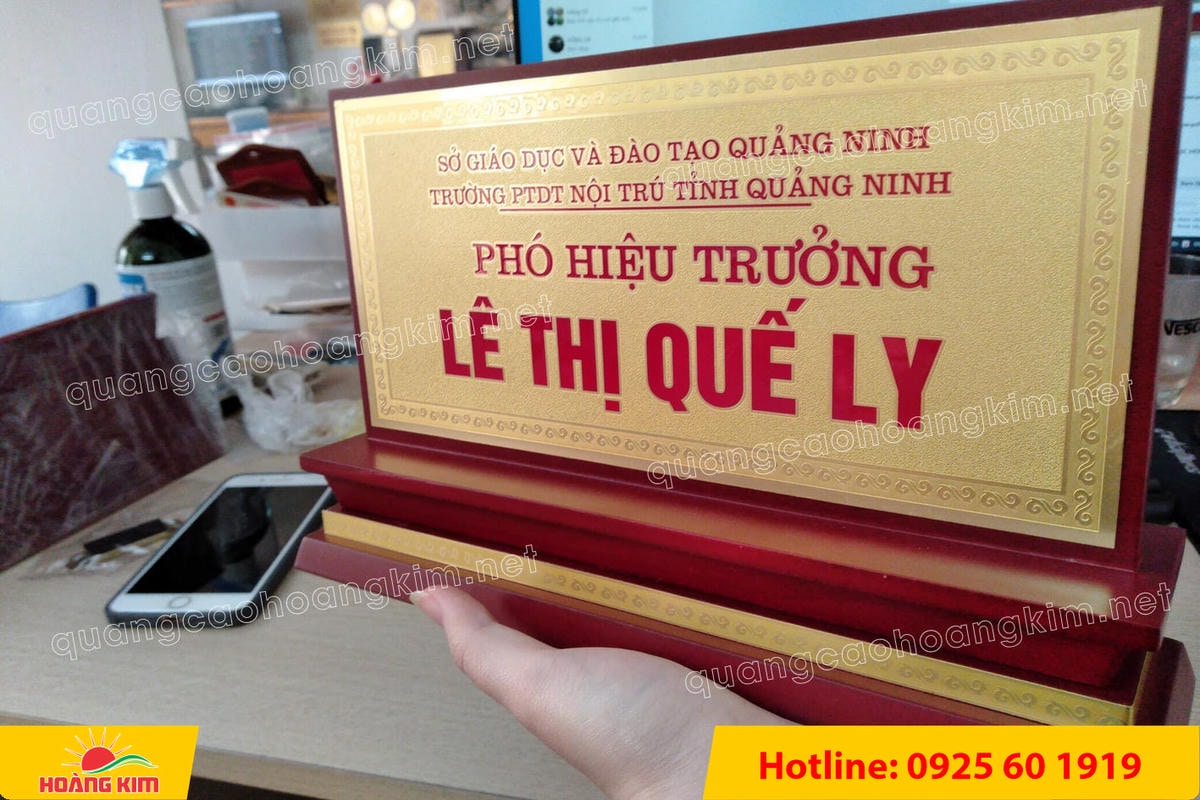 bien chuc danh mat dong de go tam cap dep 52 - BIỂN CHỨC DANH MẶT ĐỒNG ĐẾ GỖ TAM CẤP &ndash; D&Ograve;NG CAO CẤP CHO L&Atilde;NH ĐẠO