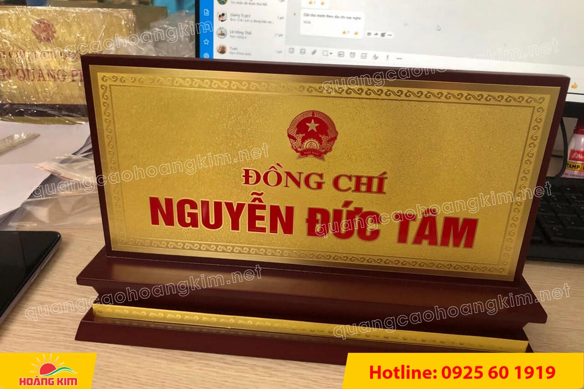 bien chuc danh mat dong de go tam cap dep 53 - BIỂN CHỨC DANH MẶT ĐỒNG ĐẾ GỖ TAM CẤP &ndash; D&Ograve;NG CAO CẤP CHO L&Atilde;NH ĐẠO