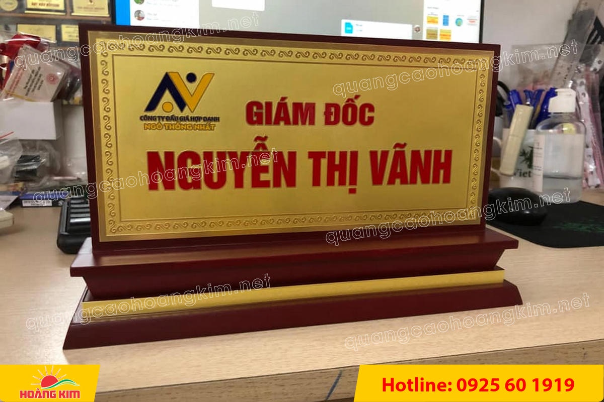bien chuc danh mat dong de go tam cap dep 57 - BIỂN CHỨC DANH MẶT ĐỒNG ĐẾ GỖ TAM CẤP &ndash; D&Ograve;NG CAO CẤP CHO L&Atilde;NH ĐẠO
