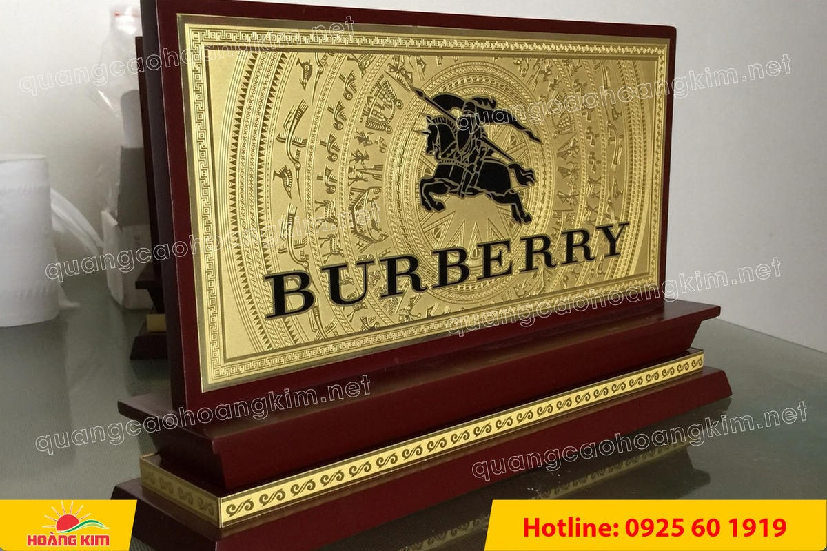 bien chuc danh mat dong de go tam cap dep 6 - BIỂN CHỨC DANH MẶT ĐỒNG ĐẾ GỖ TAM CẤP &ndash; D&Ograve;NG CAO CẤP CHO L&Atilde;NH ĐẠO