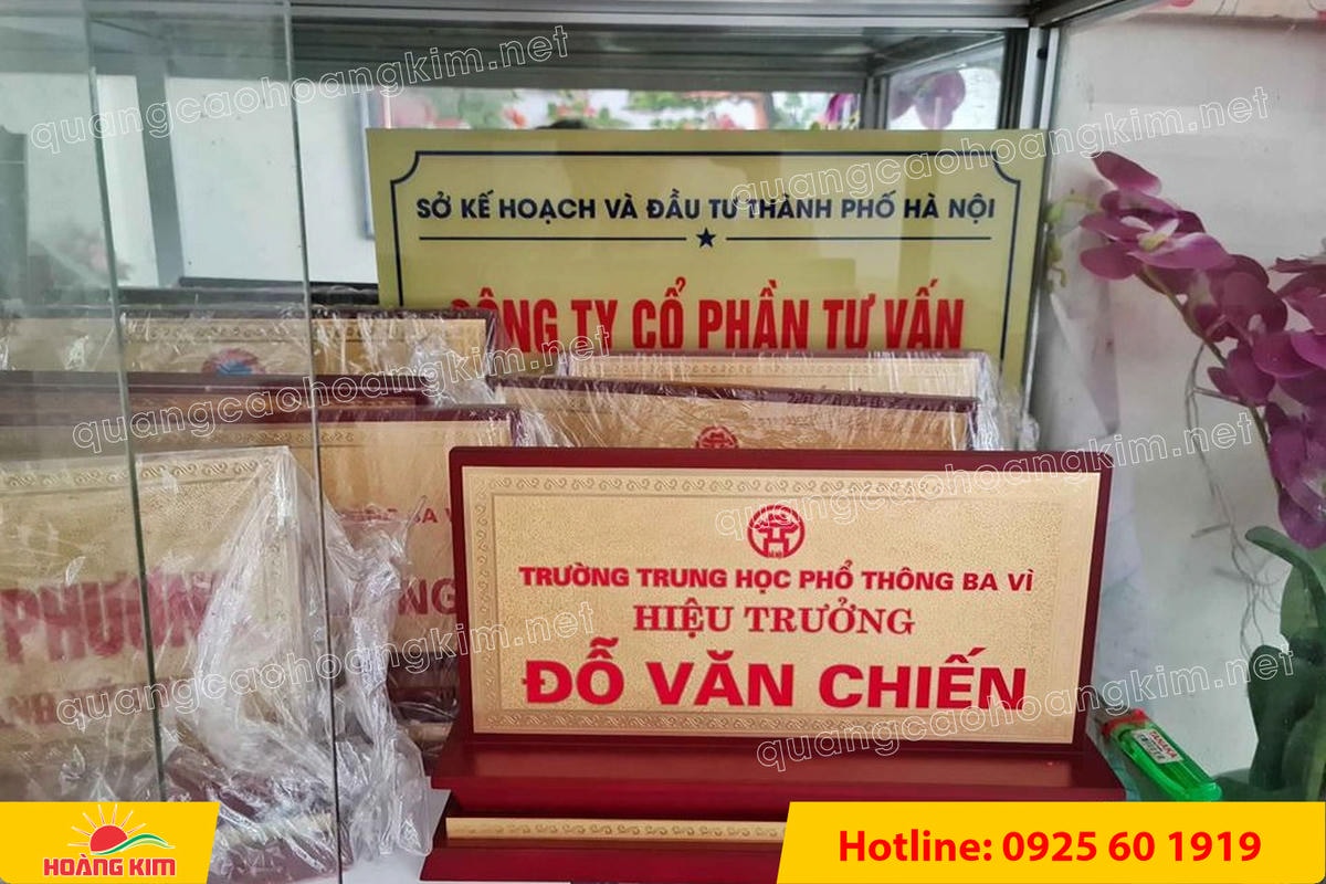 bien chuc danh mat dong de go tam cap dep 61 - BIỂN CHỨC DANH MẶT ĐỒNG ĐẾ GỖ TAM CẤP &ndash; D&Ograve;NG CAO CẤP CHO L&Atilde;NH ĐẠO