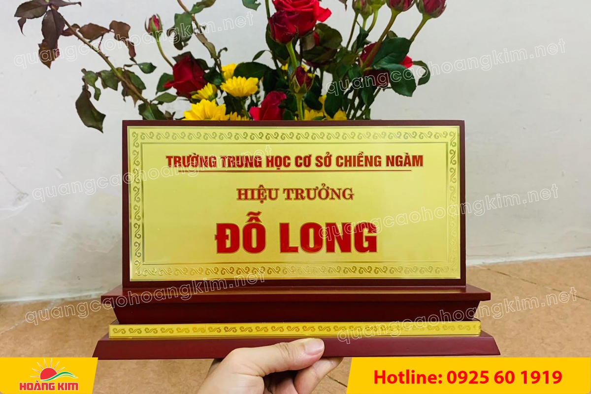 bien chuc danh mat dong de go tam cap dep 63 - BIỂN CHỨC DANH MẶT ĐỒNG ĐẾ GỖ TAM CẤP &ndash; D&Ograve;NG CAO CẤP CHO L&Atilde;NH ĐẠO