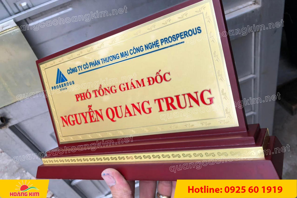 bien chuc danh mat dong de go tam cap dep 64 - BIỂN CHỨC DANH MẶT ĐỒNG ĐẾ GỖ TAM CẤP &ndash; D&Ograve;NG CAO CẤP CHO L&Atilde;NH ĐẠO