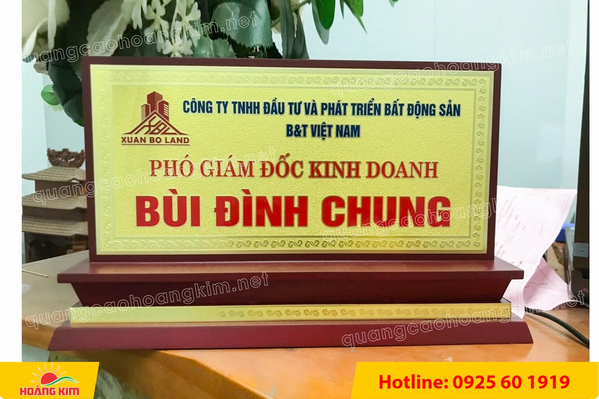 bien chuc danh mat dong de go tam cap dep 65 - BIỂN CHỨC DANH MẶT ĐỒNG ĐẾ GỖ TAM CẤP &ndash; D&Ograve;NG CAO CẤP CHO L&Atilde;NH ĐẠO