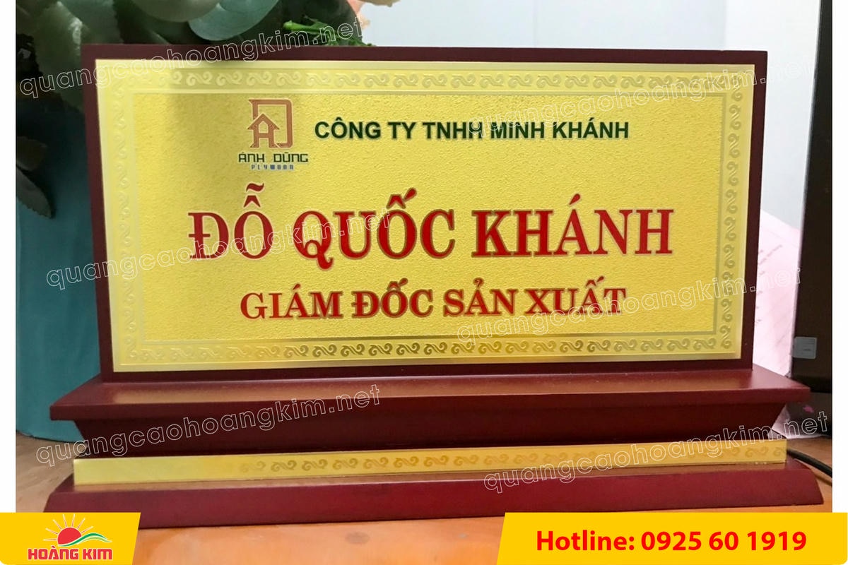 bien chuc danh mat dong de go tam cap dep 67 - BIỂN CHỨC DANH MẶT ĐỒNG ĐẾ GỖ TAM CẤP &ndash; D&Ograve;NG CAO CẤP CHO L&Atilde;NH ĐẠO