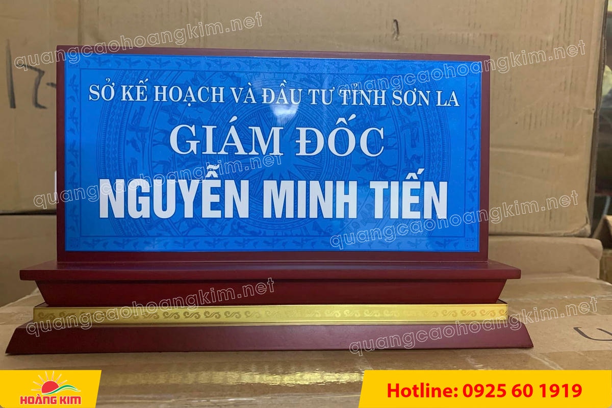 bien chuc danh mat dong de go tam cap dep 74 - BIỂN CHỨC DANH MẶT ĐỒNG ĐẾ GỖ TAM CẤP &ndash; D&Ograve;NG CAO CẤP CHO L&Atilde;NH ĐẠO