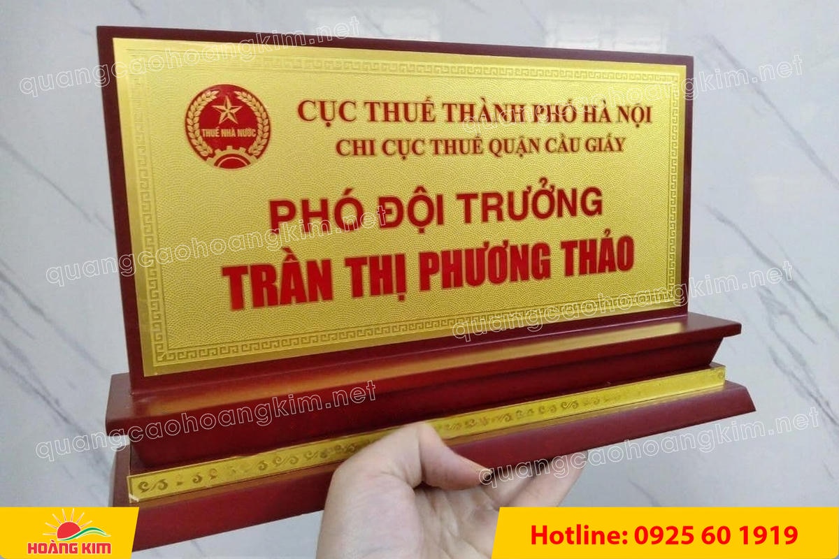 bien chuc danh mat dong de go tam cap dep 76 - BIỂN CHỨC DANH MẶT ĐỒNG ĐẾ GỖ TAM CẤP &ndash; D&Ograve;NG CAO CẤP CHO L&Atilde;NH ĐẠO