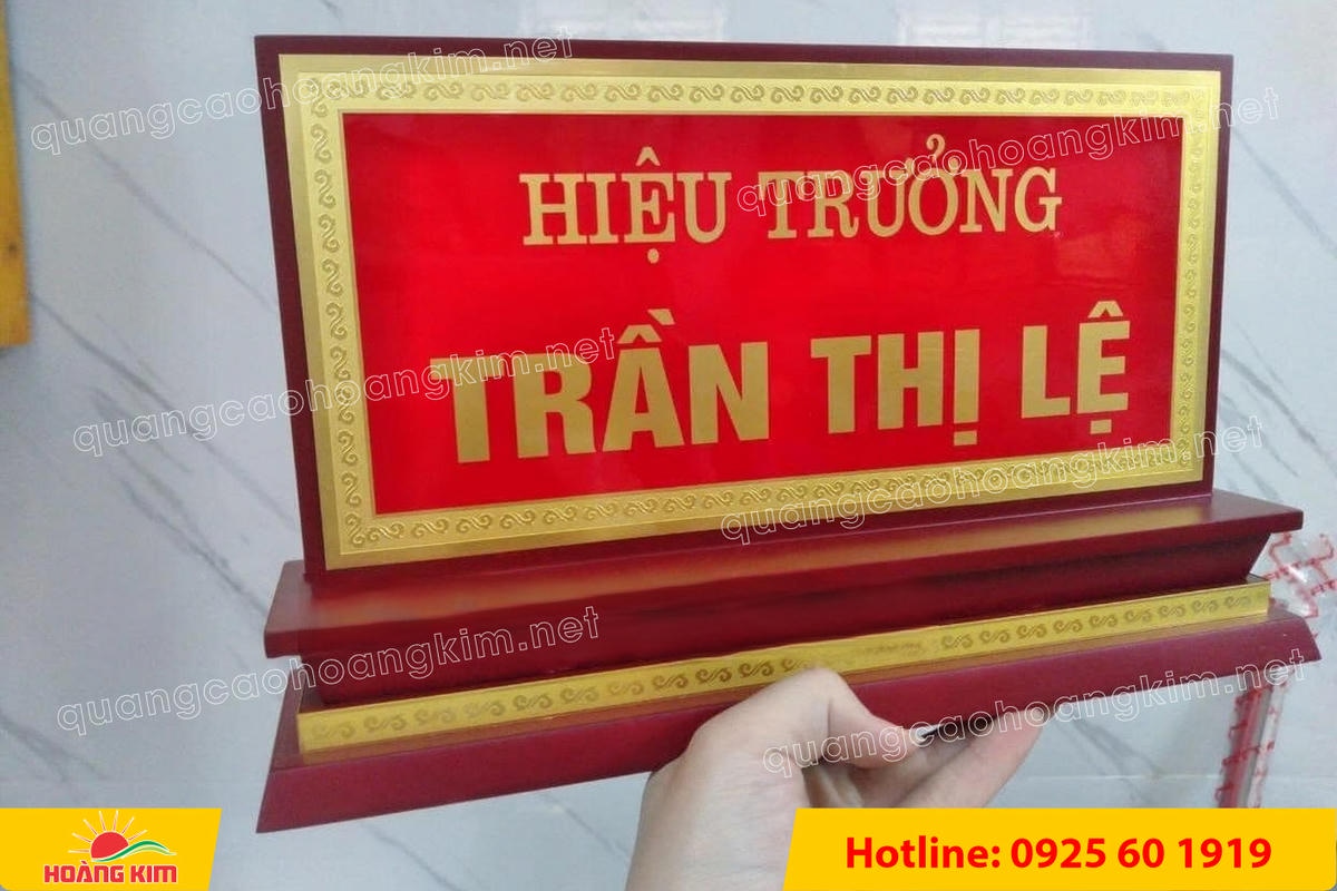 bien chuc danh mat dong de go tam cap dep 77 - BIỂN CHỨC DANH MẶT ĐỒNG ĐẾ GỖ TAM CẤP &ndash; D&Ograve;NG CAO CẤP CHO L&Atilde;NH ĐẠO