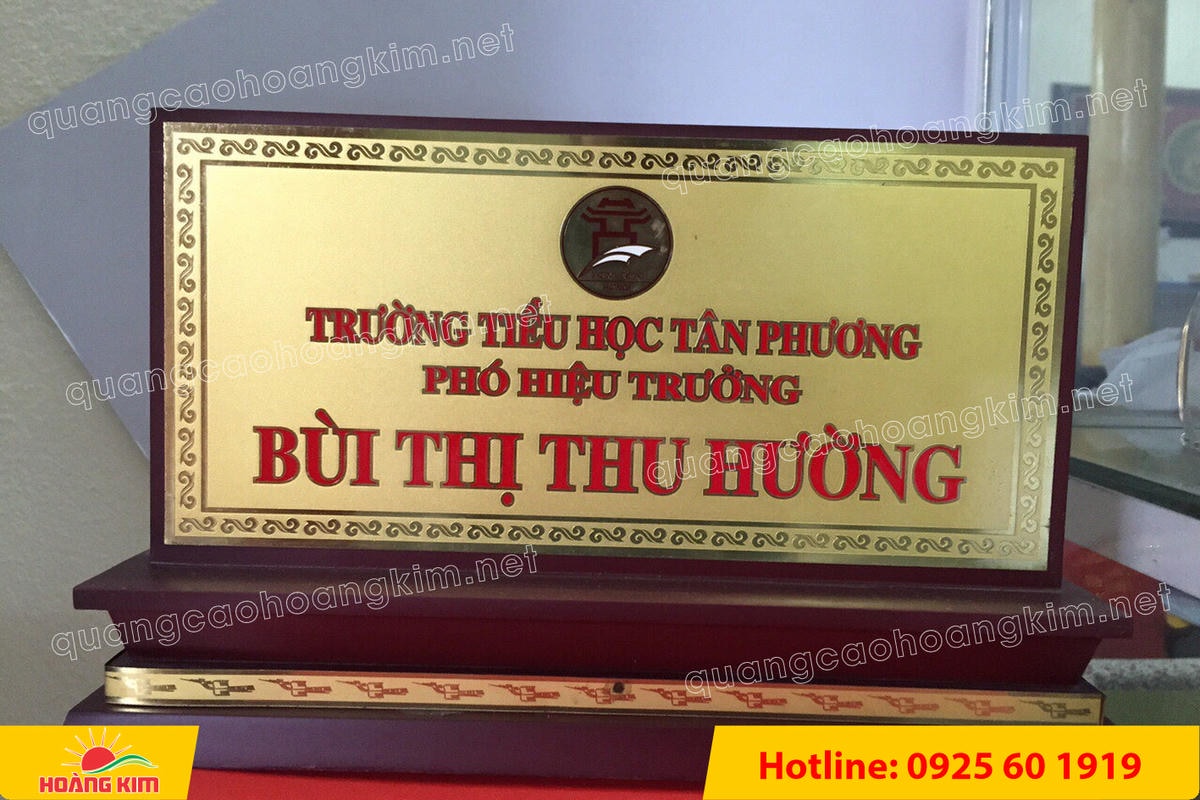 bien chuc danh mat dong de go tam cap dep 8 - BIỂN CHỨC DANH MẶT ĐỒNG ĐẾ GỖ TAM CẤP &ndash; D&Ograve;NG CAO CẤP CHO L&Atilde;NH ĐẠO
