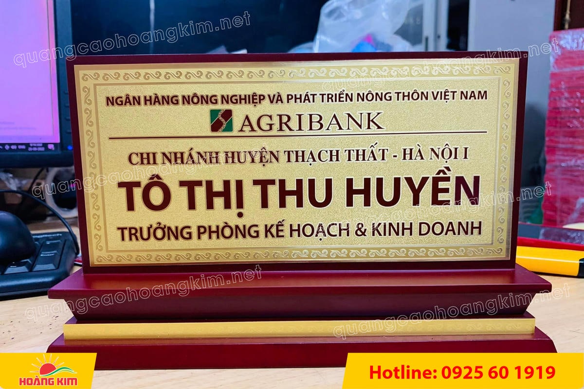 bien chuc danh mat dong de go tam cap dep 85 - BIỂN CHỨC DANH MẶT ĐỒNG ĐẾ GỖ TAM CẤP &ndash; D&Ograve;NG CAO CẤP CHO L&Atilde;NH ĐẠO