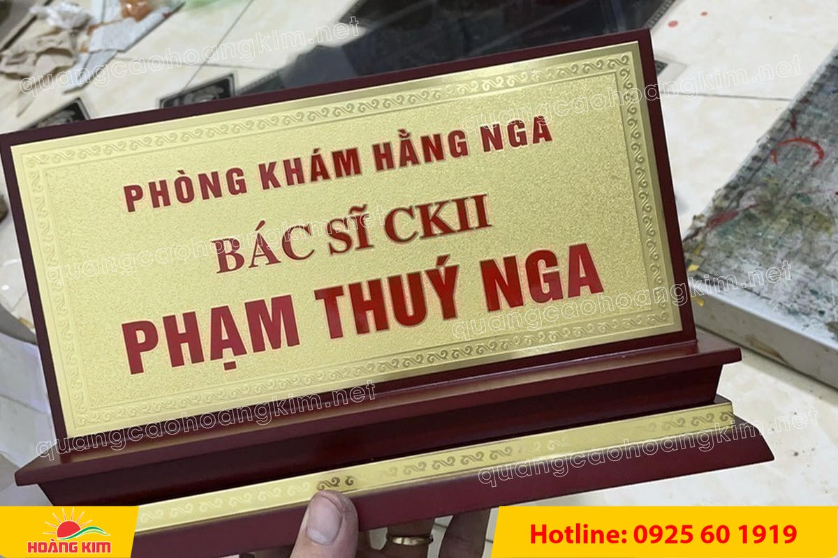 bien chuc danh mat dong de go tam cap dep 93 - BIỂN CHỨC DANH MẶT ĐỒNG ĐẾ GỖ TAM CẤP &ndash; D&Ograve;NG CAO CẤP CHO L&Atilde;NH ĐẠO