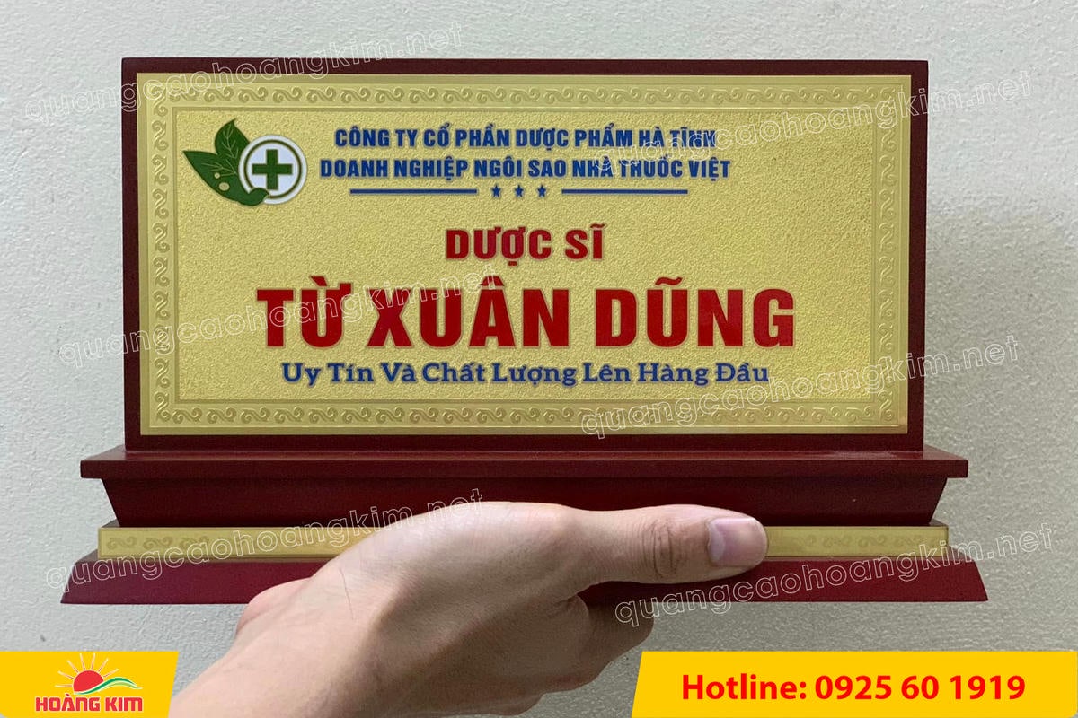 bien chuc danh mat dong de go tam cap dep 99 - BIỂN CHỨC DANH MẶT ĐỒNG ĐẾ GỖ TAM CẤP &ndash; D&Ograve;NG CAO CẤP CHO L&Atilde;NH ĐẠO