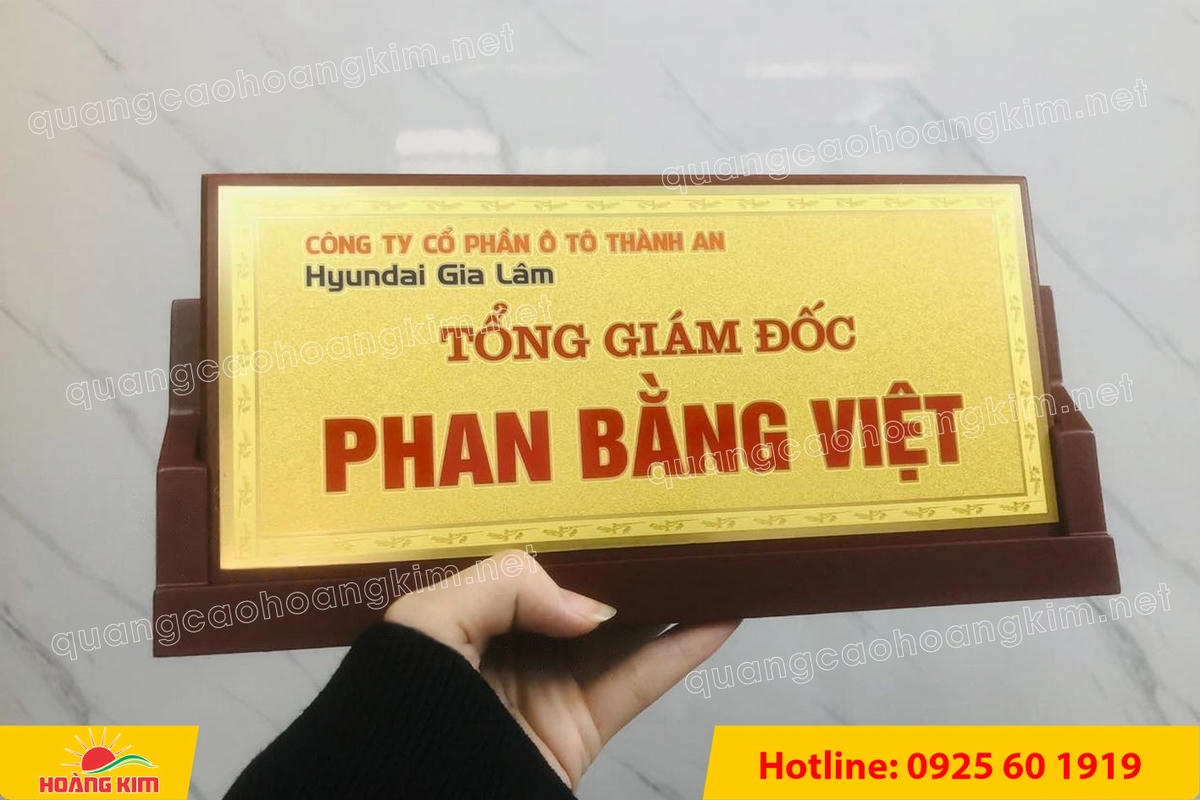 bien chuc danh mat dong de go tam giac mat rut dep 115 - BIỂN CHỨC DANH MẶT ĐỒNG ĐẾ GỖ TAM GI&Aacute;C &ndash; ĐẲNG CẤP CHO L&Atilde;NH ĐẠO
