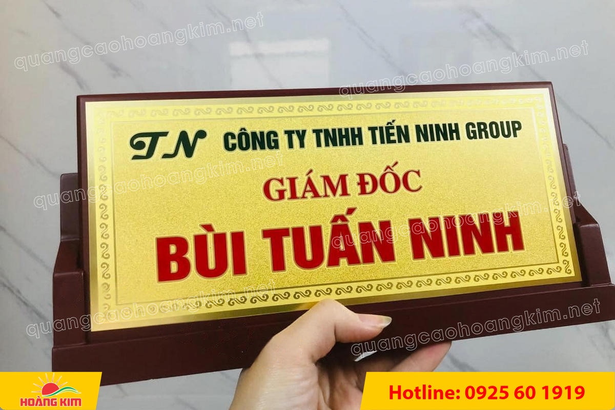 bien chuc danh mat dong de go tam giac mat rut dep 119 - BIỂN CHỨC DANH MẶT ĐỒNG ĐẾ GỖ TAM GI&Aacute;C &ndash; ĐẲNG CẤP CHO L&Atilde;NH ĐẠO