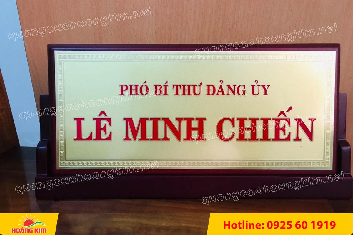 bien chuc danh mat dong de go tam giac mat rut dep 13 - BIỂN CHỨC DANH MẶT ĐỒNG ĐẾ GỖ TAM GI&Aacute;C &ndash; ĐẲNG CẤP CHO L&Atilde;NH ĐẠO