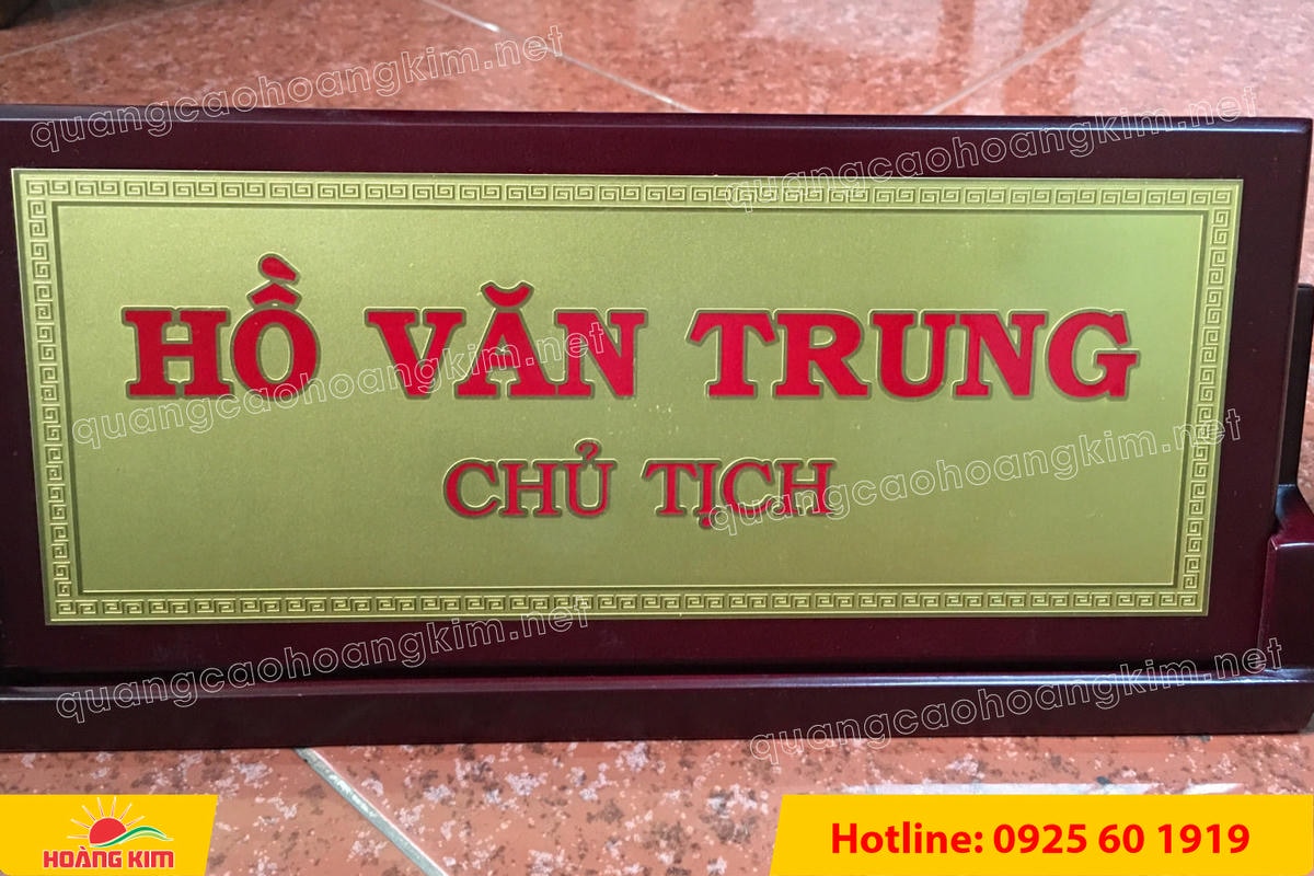 bien chuc danh mat dong de go tam giac mat rut dep 14 - BIỂN CHỨC DANH MẶT ĐỒNG ĐẾ GỖ TAM GI&Aacute;C &ndash; ĐẲNG CẤP CHO L&Atilde;NH ĐẠO