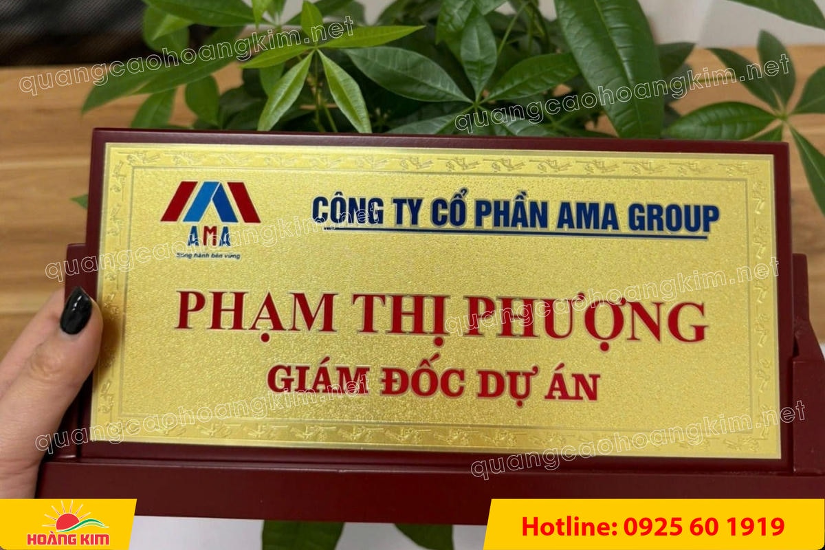 bien chuc danh mat dong de go tam giac mat rut dep 144 - BIỂN CHỨC DANH MẶT ĐỒNG ĐẾ GỖ TAM GI&Aacute;C &ndash; ĐẲNG CẤP CHO L&Atilde;NH ĐẠO
