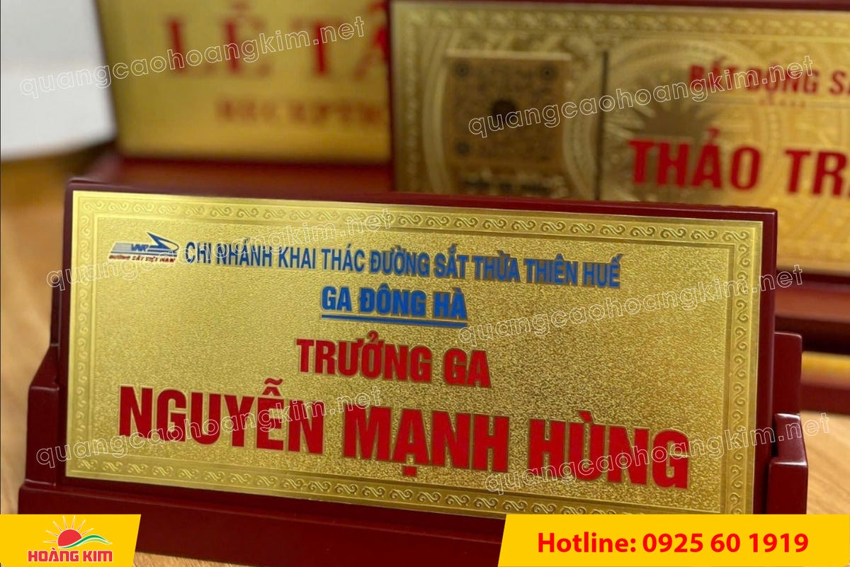 bien chuc danh mat dong de go tam giac mat rut dep 145 - BIỂN CHỨC DANH MẶT ĐỒNG ĐẾ GỖ TAM GI&Aacute;C &ndash; ĐẲNG CẤP CHO L&Atilde;NH ĐẠO