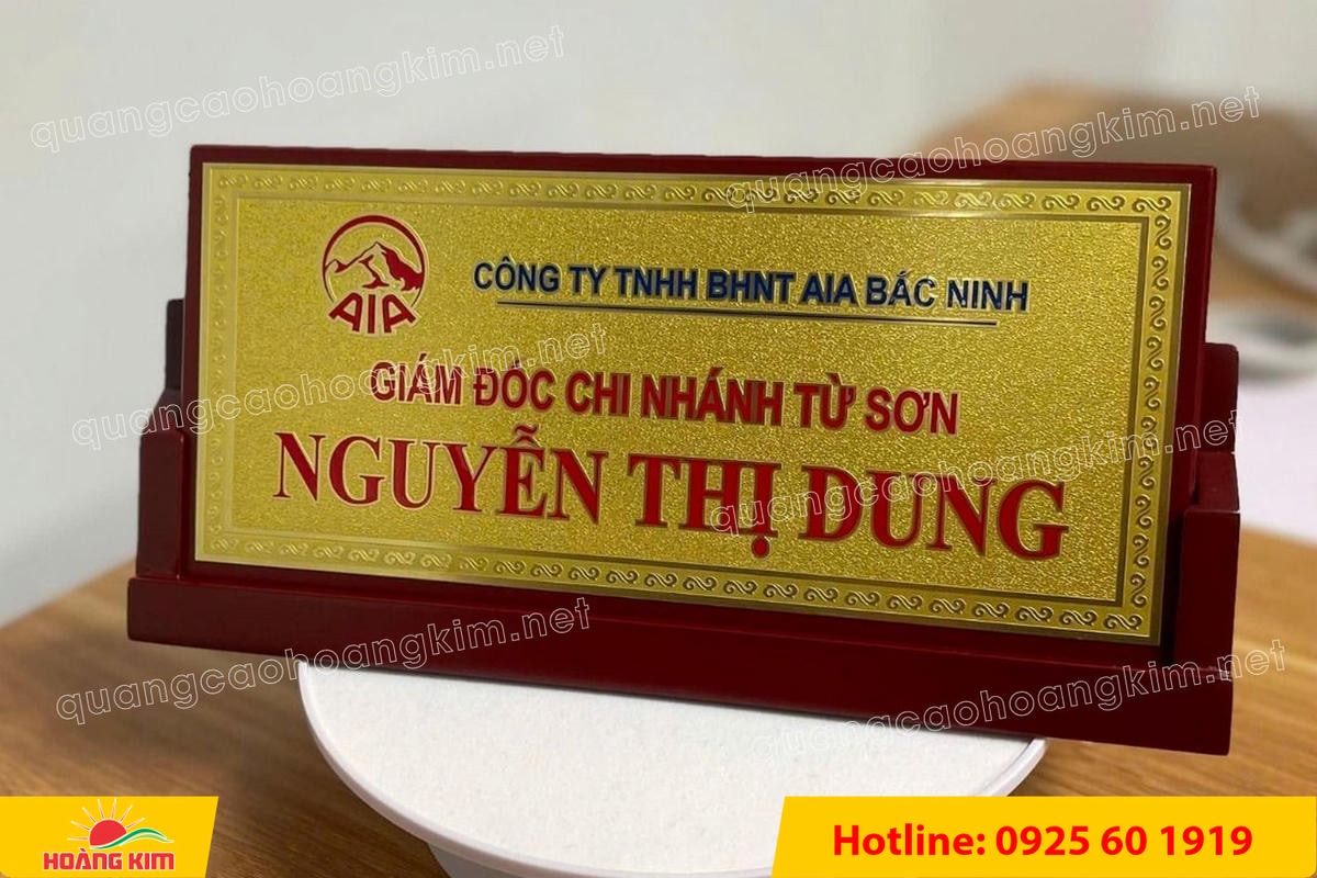 bien chuc danh mat dong de go tam giac mat rut dep 146 - BIỂN CHỨC DANH MẶT ĐỒNG ĐẾ GỖ TAM GI&Aacute;C &ndash; ĐẲNG CẤP CHO L&Atilde;NH ĐẠO