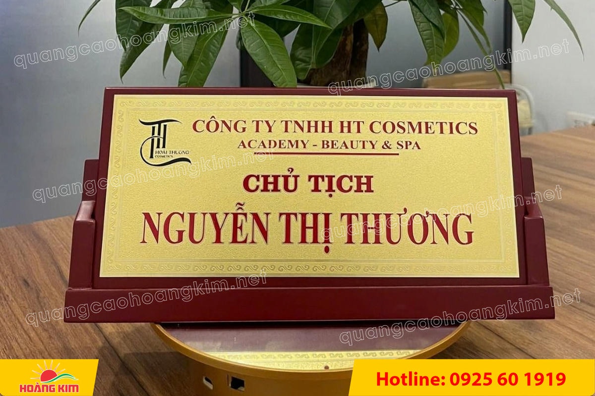 bien chuc danh mat dong de go tam giac mat rut dep 150 - BIỂN CHỨC DANH MẶT ĐỒNG ĐẾ GỖ TAM GI&Aacute;C &ndash; ĐẲNG CẤP CHO L&Atilde;NH ĐẠO
