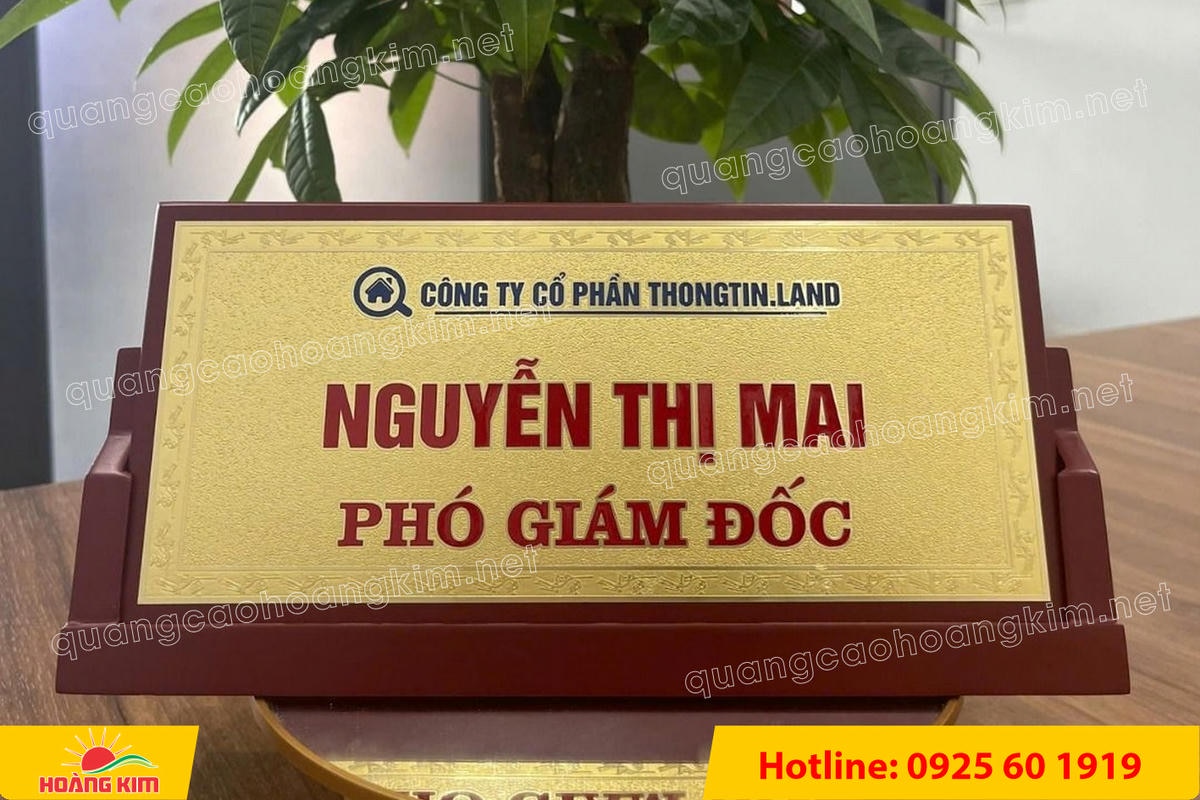 bien chuc danh mat dong de go tam giac mat rut dep 151 - BIỂN CHỨC DANH MẶT ĐỒNG ĐẾ GỖ TAM GI&Aacute;C &ndash; ĐẲNG CẤP CHO L&Atilde;NH ĐẠO