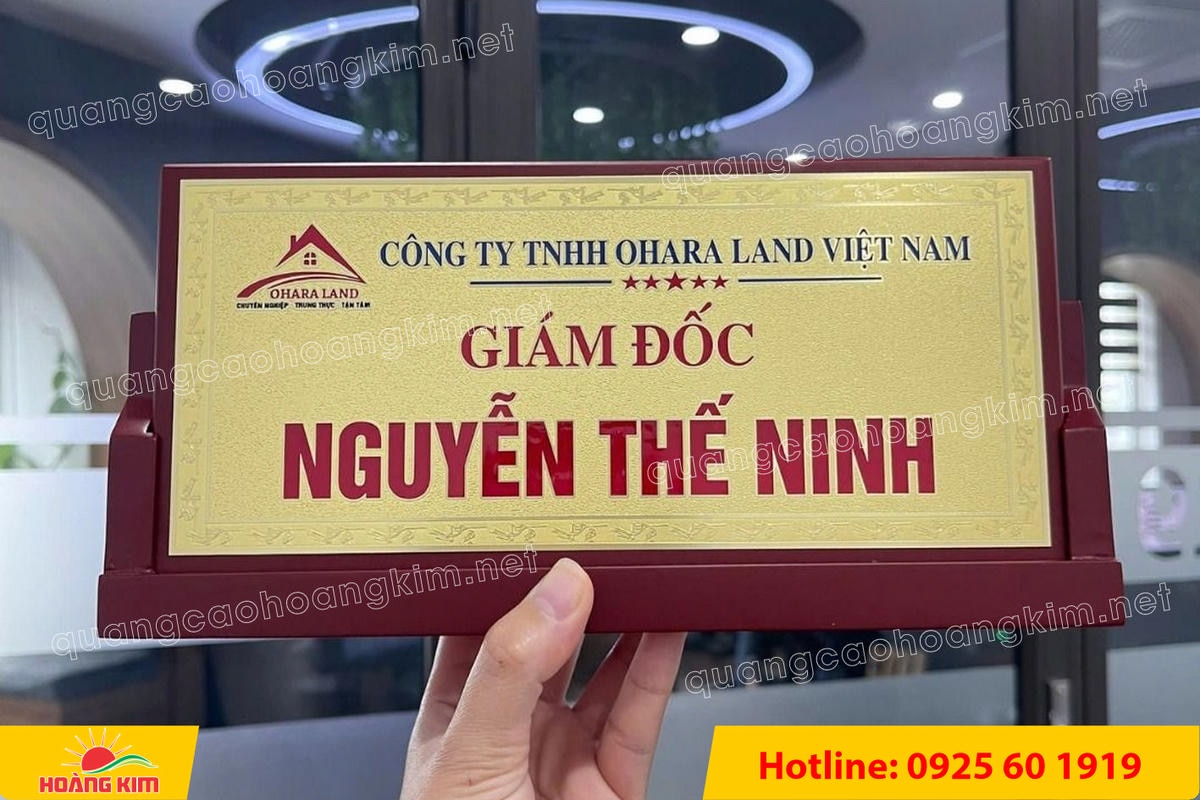 bien chuc danh mat dong de go tam giac mat rut dep 155 - BIỂN CHỨC DANH MẶT ĐỒNG ĐẾ GỖ TAM GI&Aacute;C &ndash; ĐẲNG CẤP CHO L&Atilde;NH ĐẠO