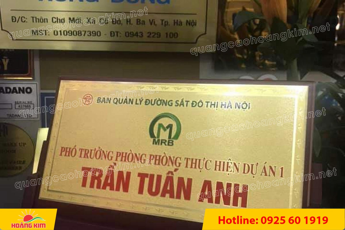bien chuc danh mat dong de go tam giac mat rut dep 156 - BIỂN CHỨC DANH MẶT ĐỒNG ĐẾ GỖ TAM GI&Aacute;C &ndash; ĐẲNG CẤP CHO L&Atilde;NH ĐẠO
