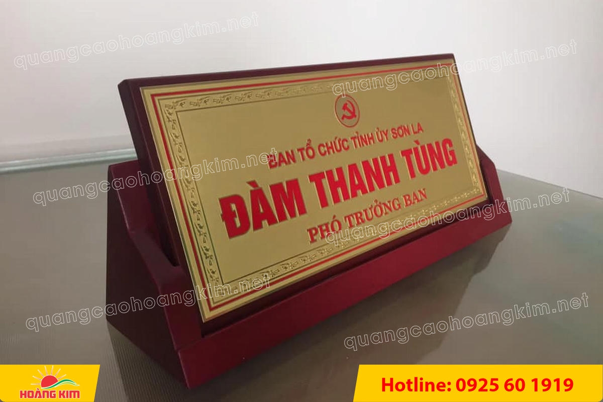 bien chuc danh mat dong de go tam giac mat rut dep 16 - BIỂN CHỨC DANH MẶT ĐỒNG ĐẾ GỖ TAM GI&Aacute;C &ndash; ĐẲNG CẤP CHO L&Atilde;NH ĐẠO
