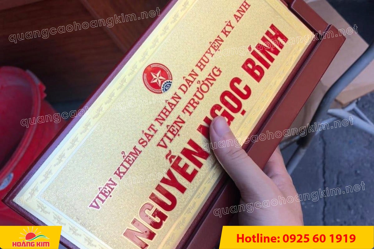 bien chuc danh mat dong de go tam giac mat rut dep 17 - BIỂN CHỨC DANH MẶT ĐỒNG ĐẾ GỖ TAM GI&Aacute;C &ndash; ĐẲNG CẤP CHO L&Atilde;NH ĐẠO