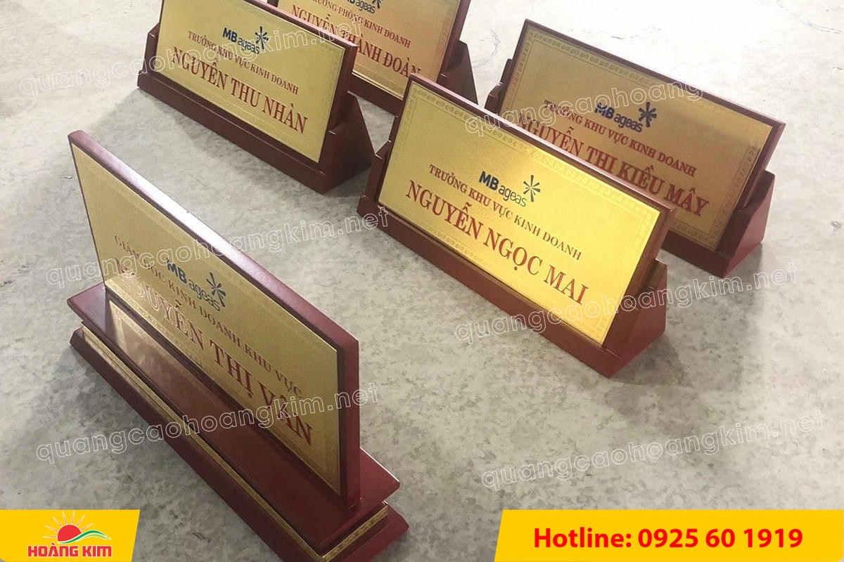 bien chuc danh mat dong de go tam giac mat rut dep 19 - BIỂN CHỨC DANH MẶT ĐỒNG ĐẾ GỖ TAM GI&Aacute;C &ndash; ĐẲNG CẤP CHO L&Atilde;NH ĐẠO