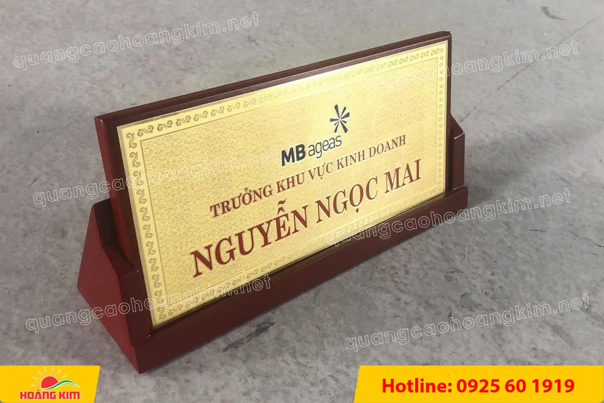 bien chuc danh mat dong de go tam giac mat rut dep 20 - BIỂN CHỨC DANH MẶT ĐỒNG ĐẾ GỖ TAM GI&Aacute;C &ndash; ĐẲNG CẤP CHO L&Atilde;NH ĐẠO