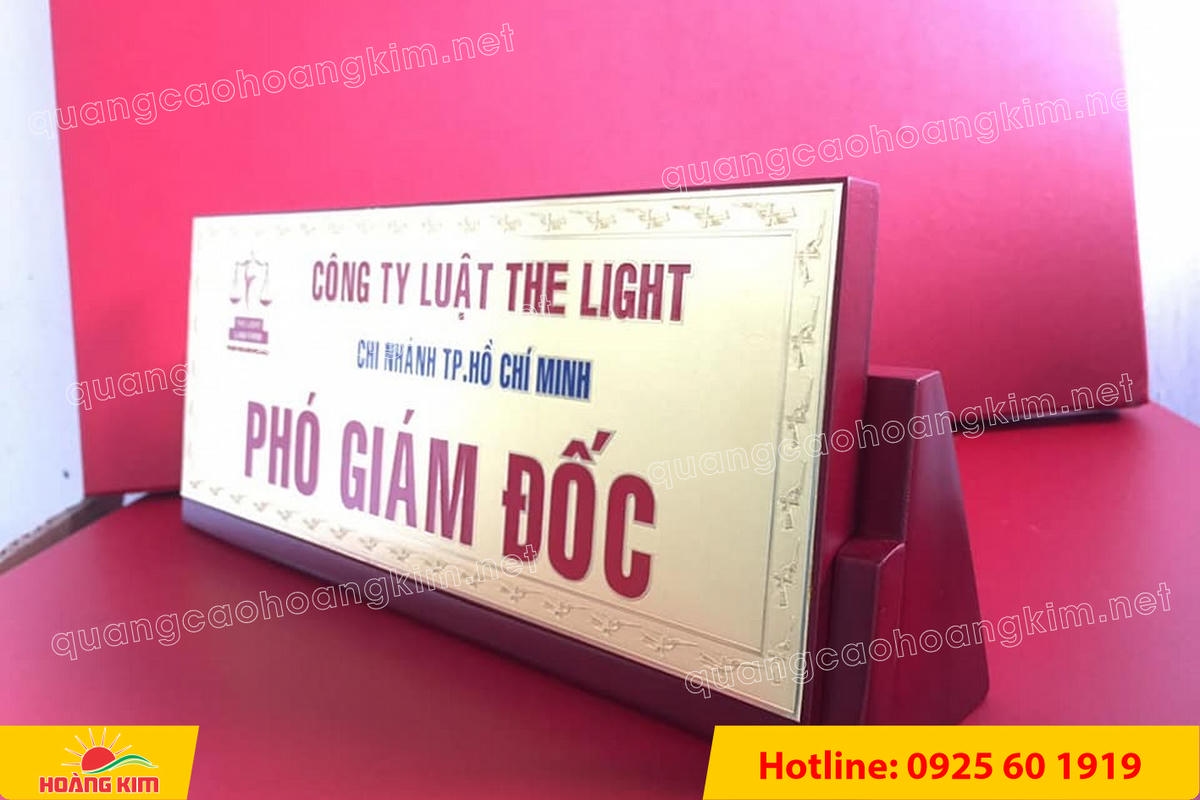bien chuc danh mat dong de go tam giac mat rut dep 22 - BIỂN CHỨC DANH MẶT ĐỒNG ĐẾ GỖ TAM GI&Aacute;C &ndash; ĐẲNG CẤP CHO L&Atilde;NH ĐẠO