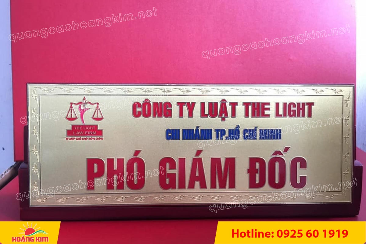 bien chuc danh mat dong de go tam giac mat rut dep 23 - BIỂN CHỨC DANH MẶT ĐỒNG ĐẾ GỖ TAM GI&Aacute;C &ndash; ĐẲNG CẤP CHO L&Atilde;NH ĐẠO