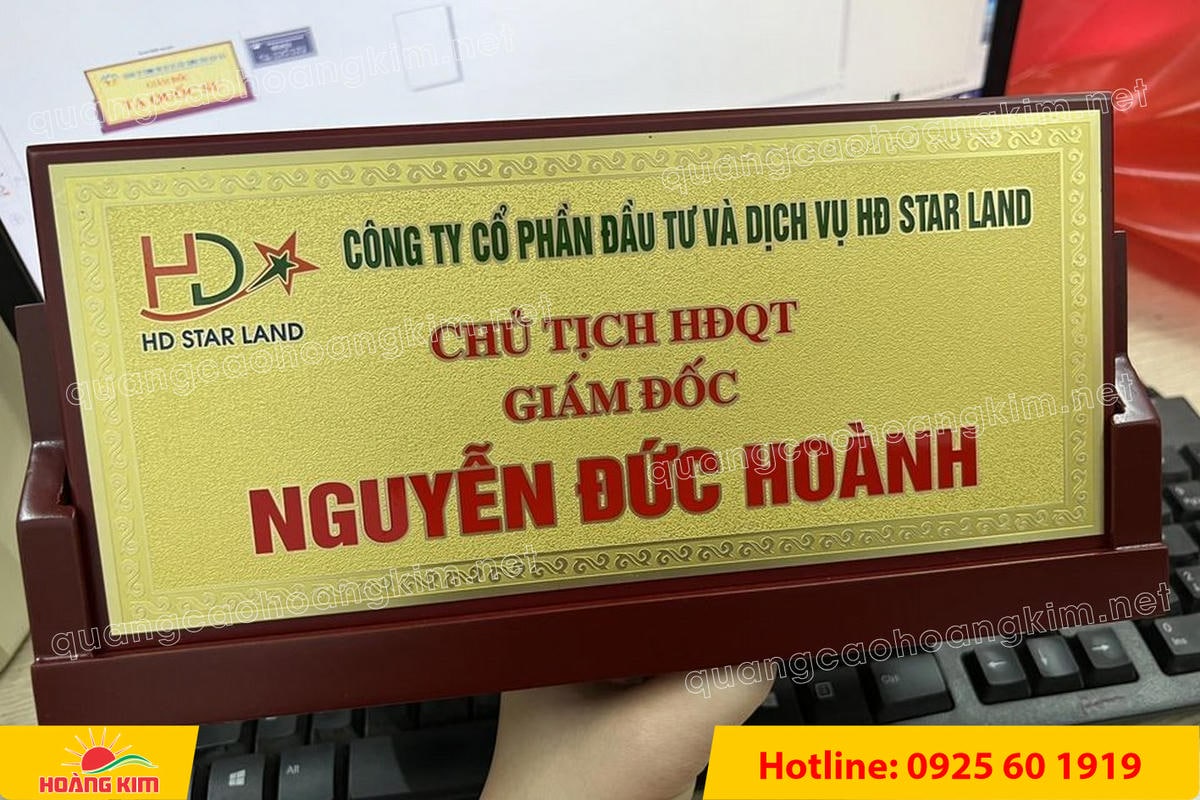 bien chuc danh mat dong de go tam giac mat rut dep 25 - BIỂN CHỨC DANH MẶT ĐỒNG ĐẾ GỖ TAM GI&Aacute;C &ndash; ĐẲNG CẤP CHO L&Atilde;NH ĐẠO
