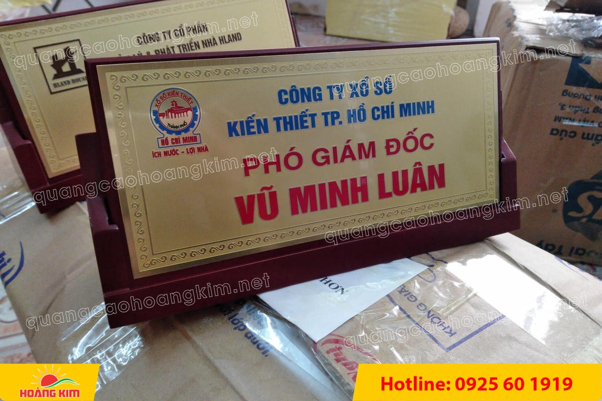 bien chuc danh mat dong de go tam giac mat rut dep 27 - BIỂN CHỨC DANH MẶT ĐỒNG ĐẾ GỖ TAM GI&Aacute;C &ndash; ĐẲNG CẤP CHO L&Atilde;NH ĐẠO