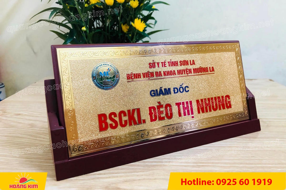 bien chuc danh mat dong de go tam giac mat rut dep 29 - BIỂN CHỨC DANH MẶT ĐỒNG ĐẾ GỖ TAM GI&Aacute;C &ndash; ĐẲNG CẤP CHO L&Atilde;NH ĐẠO