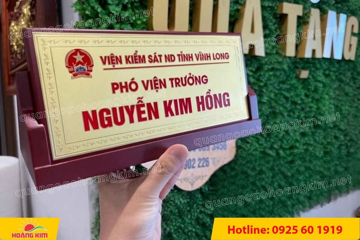 bien chuc danh mat dong de go tam giac mat rut dep 3 - BIỂN CHỨC DANH, BẢNG T&Ecirc;N ĐỂ B&Agrave;N CỰC ĐẸP, SANG, RẺ