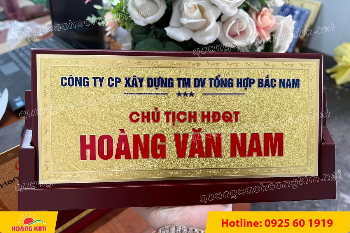 bien chuc danh mat dong de go tam giac mat rut dep 41 - BIỂN CHỨC DANH MẶT ĐỒNG ĐẾ GỖ TAM GI&Aacute;C &ndash; ĐẲNG CẤP CHO L&Atilde;NH ĐẠO