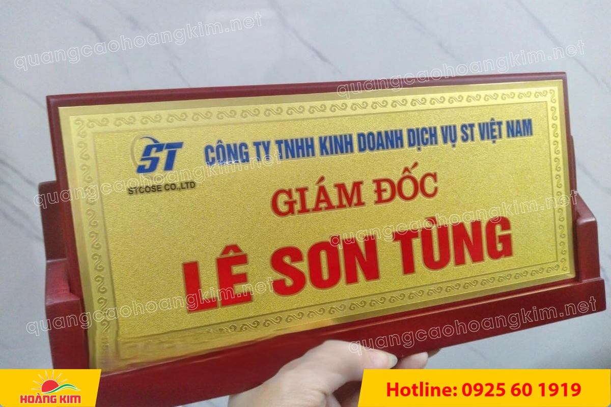 bien chuc danh mat dong de go tam giac mat rut dep 44 - BIỂN CHỨC DANH MẶT ĐỒNG ĐẾ GỖ TAM GI&Aacute;C &ndash; ĐẲNG CẤP CHO L&Atilde;NH ĐẠO