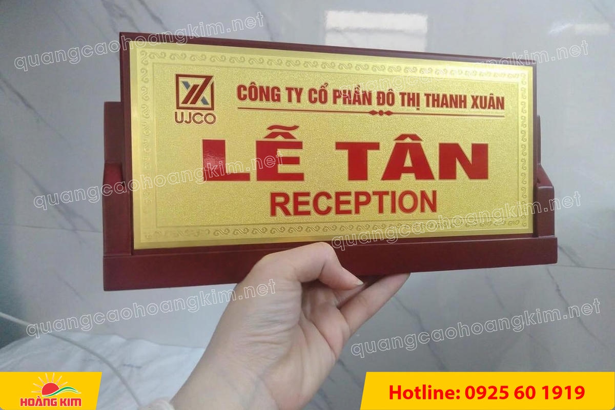 bien chuc danh mat dong de go tam giac mat rut dep 46 - BIỂN CHỨC DANH MẶT ĐỒNG ĐẾ GỖ TAM GI&Aacute;C &ndash; ĐẲNG CẤP CHO L&Atilde;NH ĐẠO
