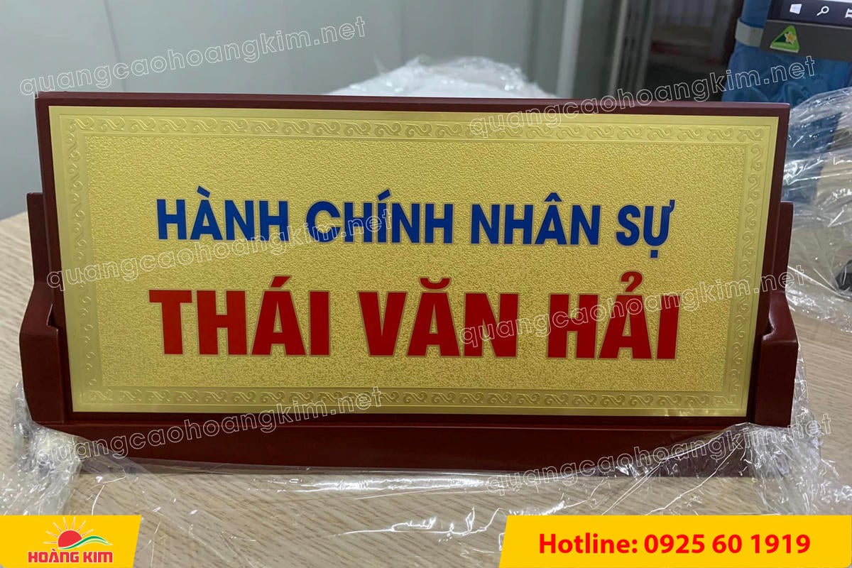 bien chuc danh mat dong de go tam giac mat rut dep 51 - BIỂN CHỨC DANH MẶT ĐỒNG ĐẾ GỖ TAM GI&Aacute;C &ndash; ĐẲNG CẤP CHO L&Atilde;NH ĐẠO