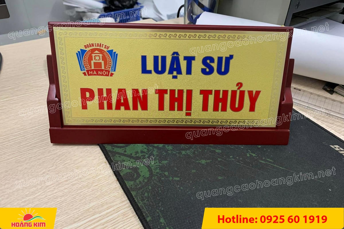 bien chuc danh mat dong de go tam giac mat rut dep 56 - BIỂN CHỨC DANH MẶT ĐỒNG ĐẾ GỖ TAM GI&Aacute;C &ndash; ĐẲNG CẤP CHO L&Atilde;NH ĐẠO
