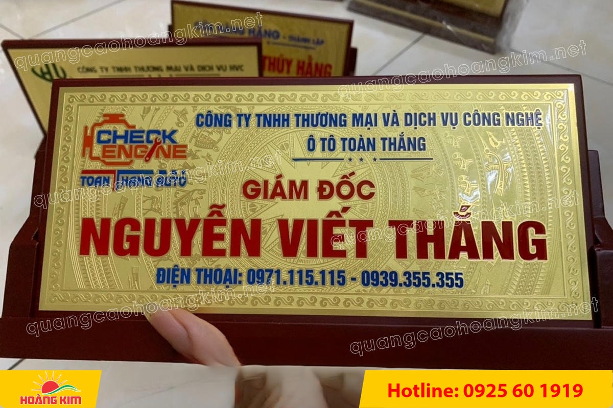 bien chuc danh mat dong de go tam giac mat rut dep 68 - BIỂN CHỨC DANH MẶT ĐỒNG ĐẾ GỖ TAM GI&Aacute;C &ndash; ĐẲNG CẤP CHO L&Atilde;NH ĐẠO