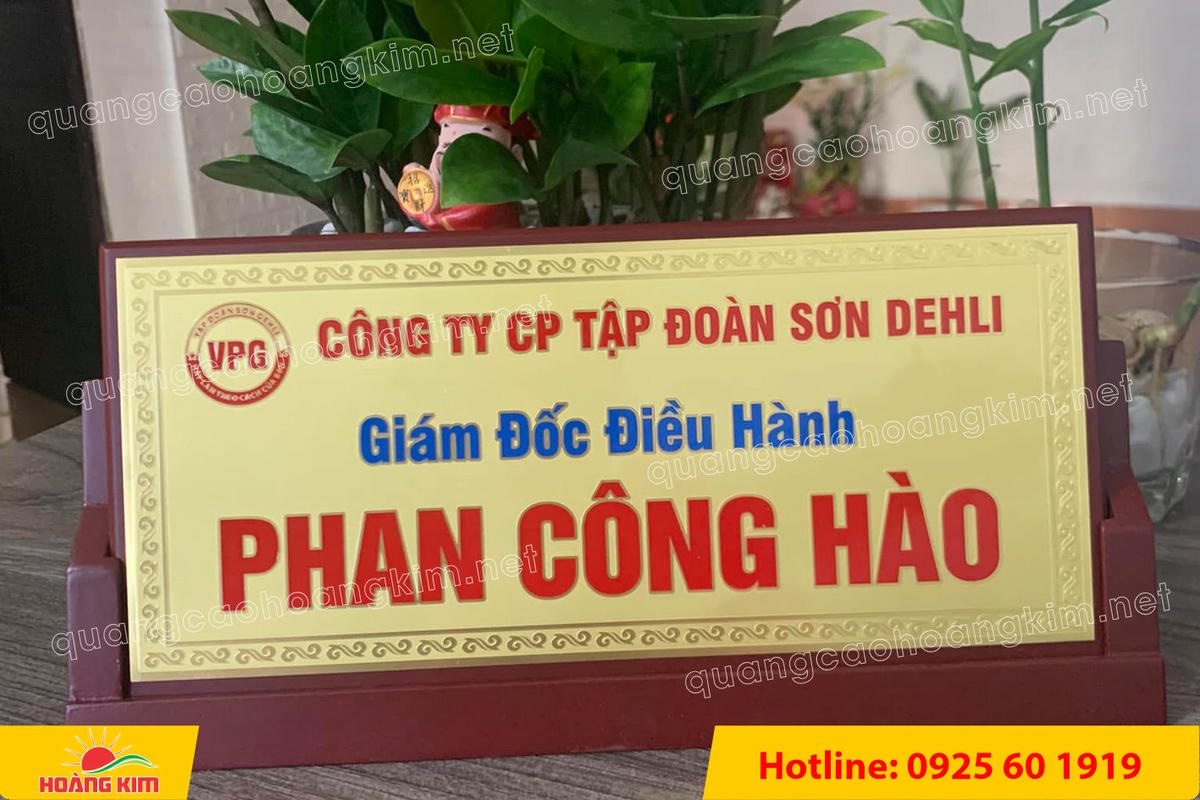 bien chuc danh mat dong de go tam giac mat rut dep 69 - BIỂN CHỨC DANH MẶT ĐỒNG ĐẾ GỖ TAM GI&Aacute;C &ndash; ĐẲNG CẤP CHO L&Atilde;NH ĐẠO