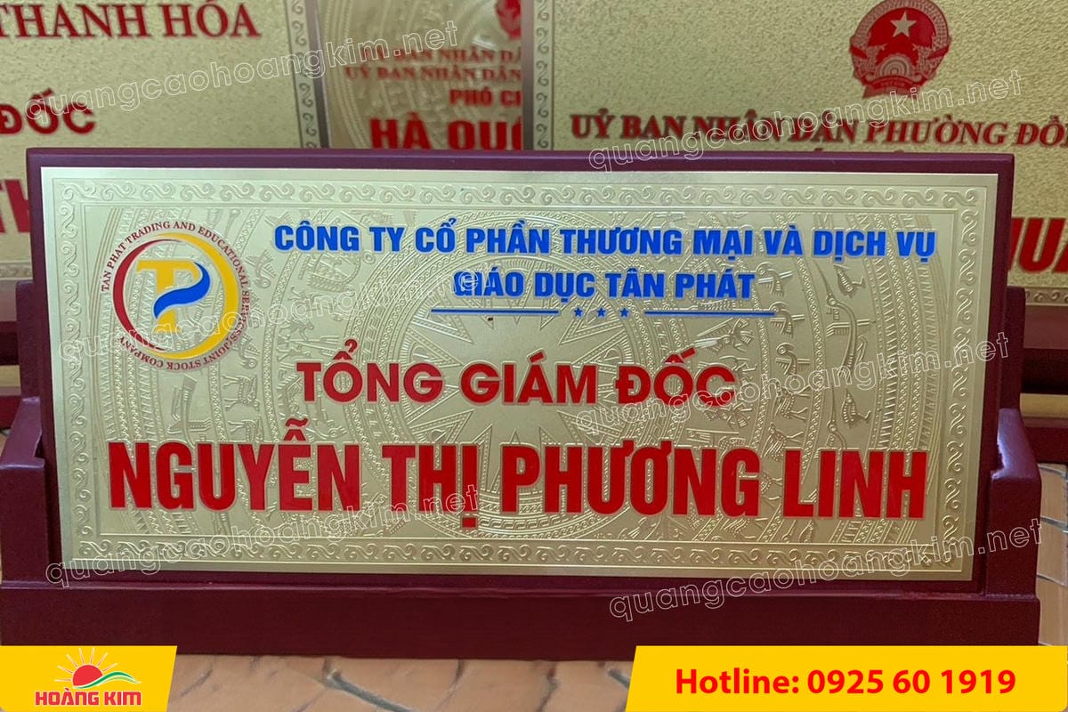 bien chuc danh mat dong de go tam giac mat rut dep 70 - BIỂN CHỨC DANH MẶT ĐỒNG ĐẾ GỖ TAM GI&Aacute;C &ndash; ĐẲNG CẤP CHO L&Atilde;NH ĐẠO